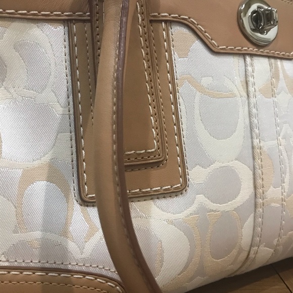 COACH Handbag almost new used a couple of times. - Picture 7 of 8